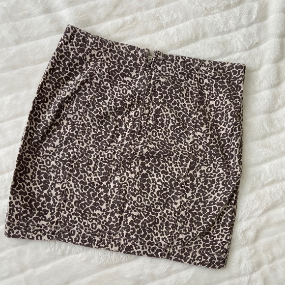 LIKE NEW Free People Modern Femme Leopard Skirt - Picture 2 of 2